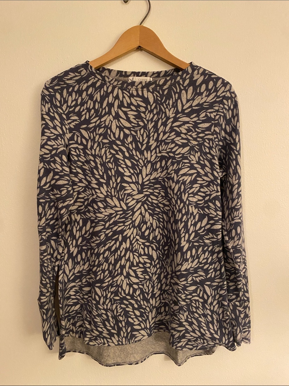 Carve Designs Navy and Gray Leaf-Pattern Longline Crewneck Sweater